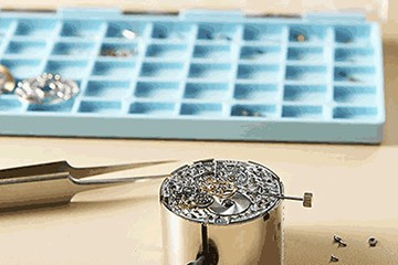 重庆欧米茄手表官方售后洗油保养